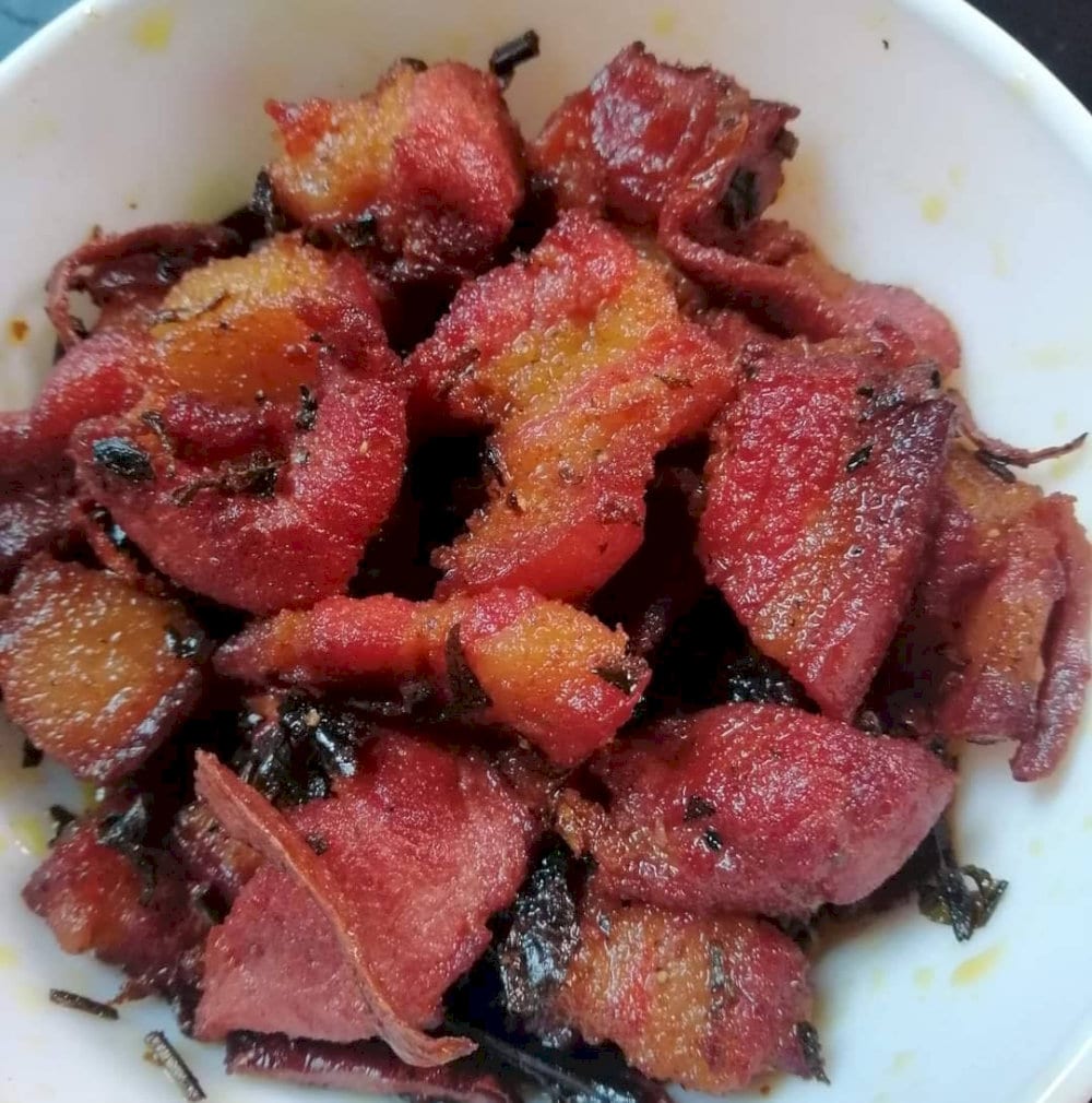 Thịt mắm lá đỏ